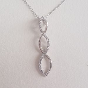 NWOT Silver tone rhinestone infinity loop necklace